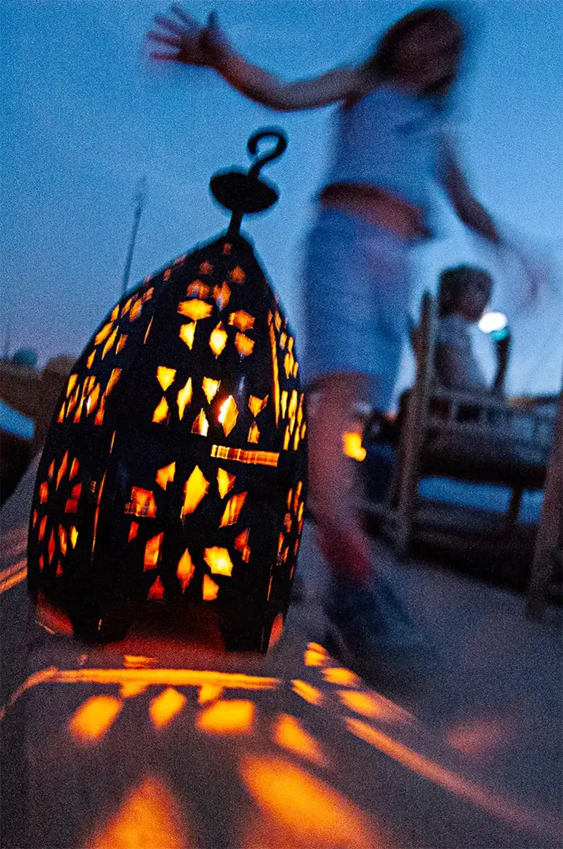 Lanterne marocaine au crépuscule
